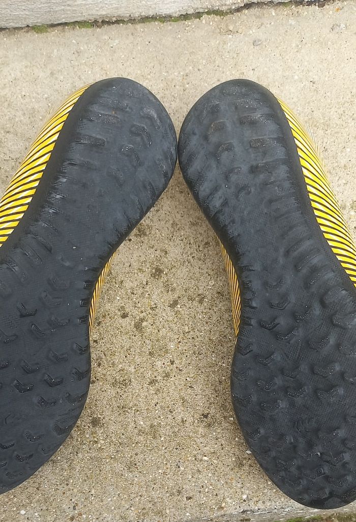 Chaussures foot en salle Nike taille 38 - photo numéro 3