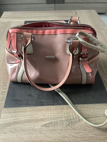 Sac à main hauteur 24 largeur 36 cm