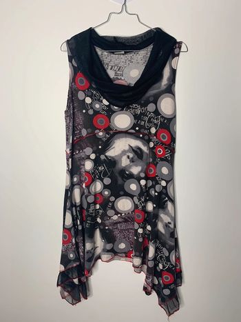 Robe bariolée géométrique