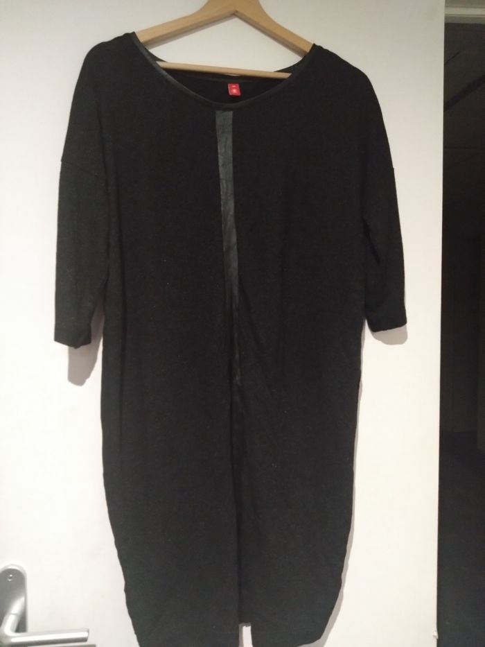 Robe noire - photo numéro 2