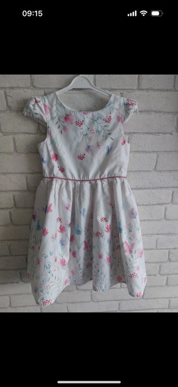 Robe Primark Premiun taille 4 / 5 ans (