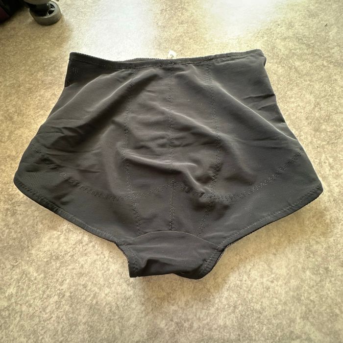 Culotte noire - photo numéro 2