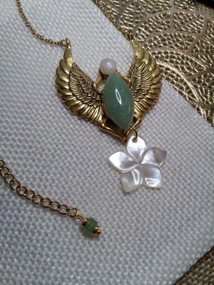 Collier scarabée, pierres semi précieuses et fleur nacrée - photo numéro 6