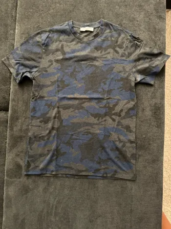T-shirt manches courtes Sandro camouflage noir et bleu homme