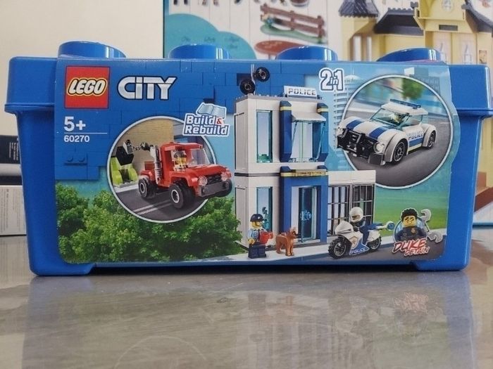 LEGO 60270 La Boîte de briques créative Thème police.