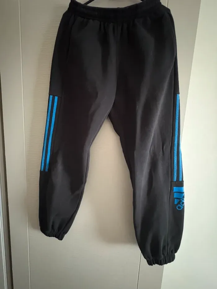 Jogging noir et bleu adidas en taille M