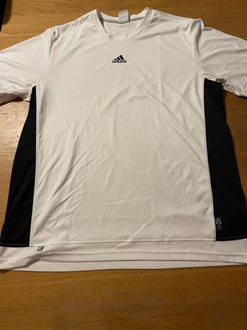 T-shirt adidas