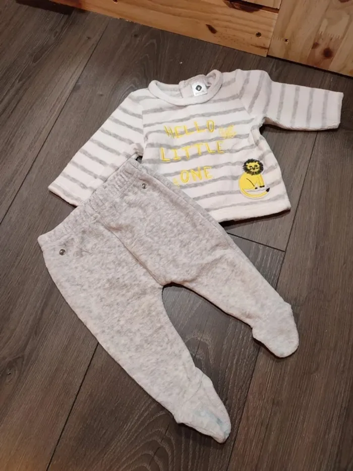 Ensemble pyjama grain de blé Z lion 1 mois très bon état