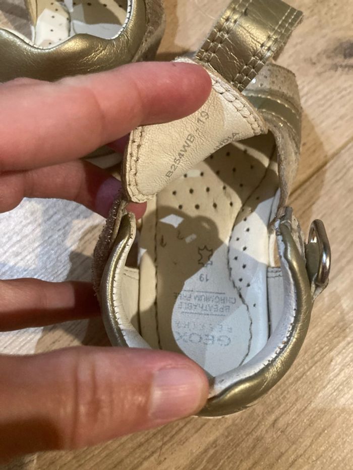 Sandale geox modèle macchia beige /gold taille 19 - photo numéro 3