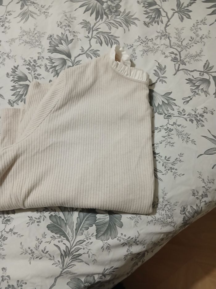 Pull beige avec colerette - photo numéro 2