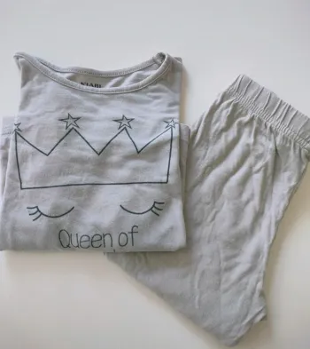 (e) pyjama gris Kiabi 2ans