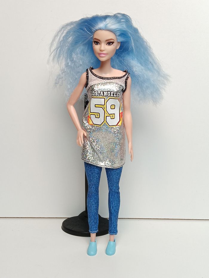 Poupée mattel barbie maillot sport cheveux bleu