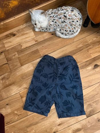 Joli short bleu motifs très bon état TAO 4 ans/104cm