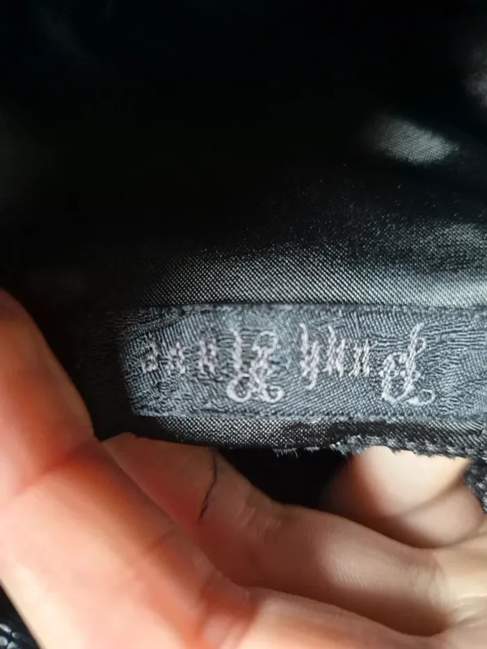 Robe noire à dentelle gothique - photo numéro 7