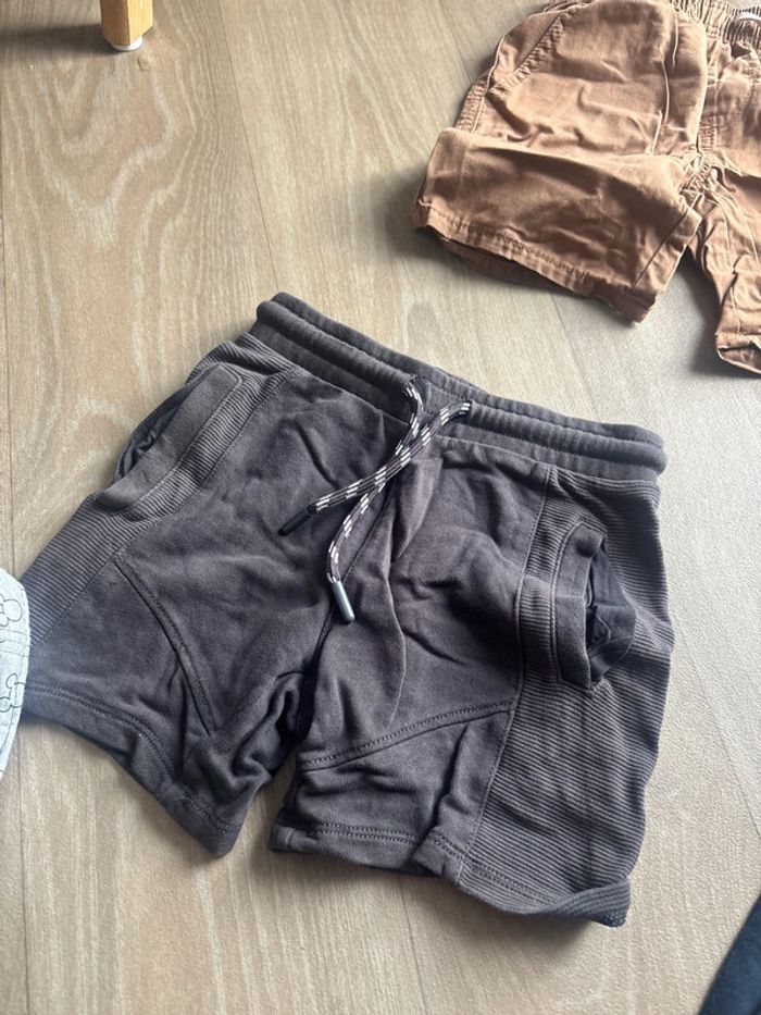 Lot 12 articles shorts/pantalons 5 ans garçon - photo numéro 8