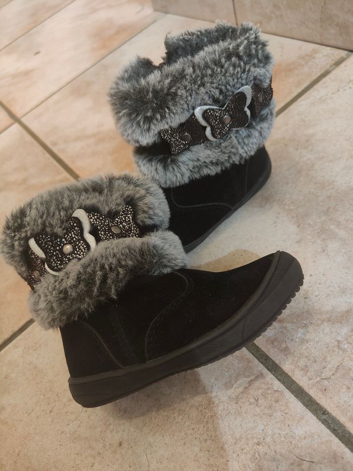 Bottine fille en parfait état taille 21