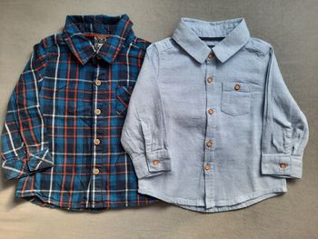 Lot 2 chemises bébé 12 mois (papillon offert)