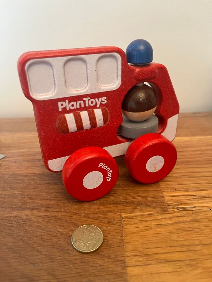 Voiture en bois Pompier PlanToys - photo numéro 2