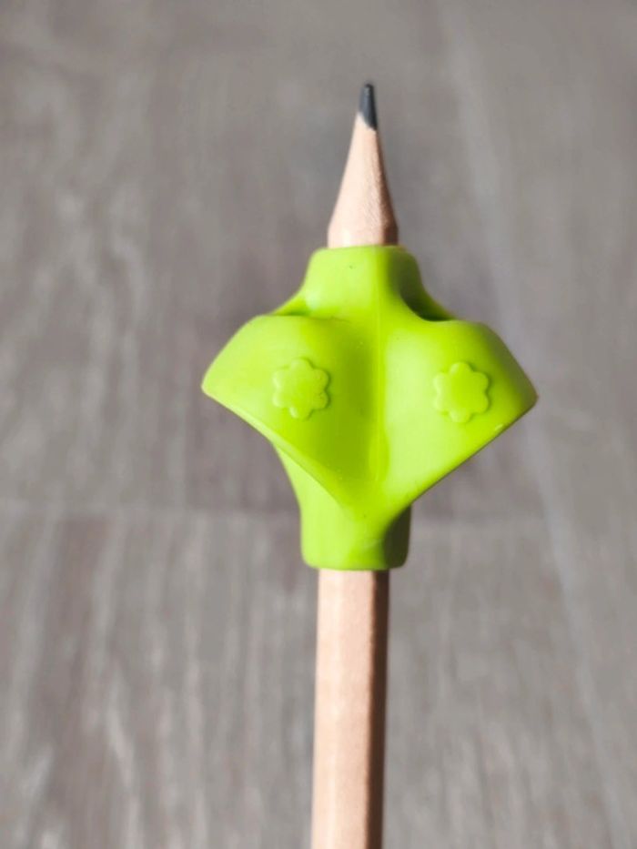 Correcteur de posture d'écriture en silicone souple vert - photo numéro 4