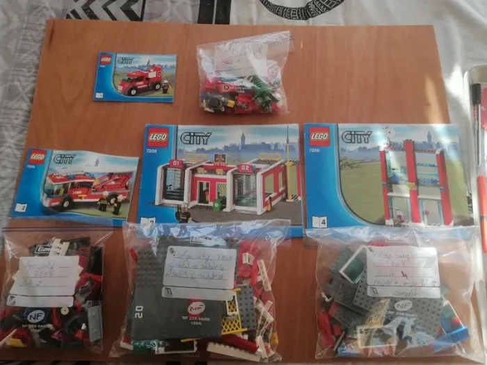 Lego city 7208 casernes de pompiers - photo numéro 2