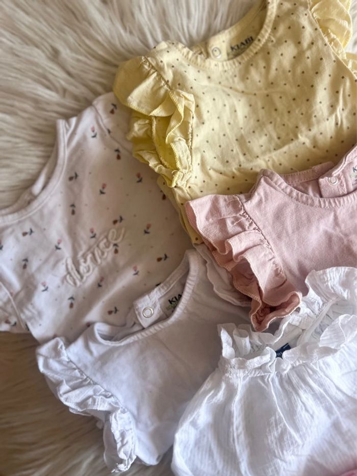 Fille 👧🏻 Lot fille 1 mois été - 3 debardeurs/1 tshirt/1 bloomer + lot de pantalon a donner - photo numéro 2
