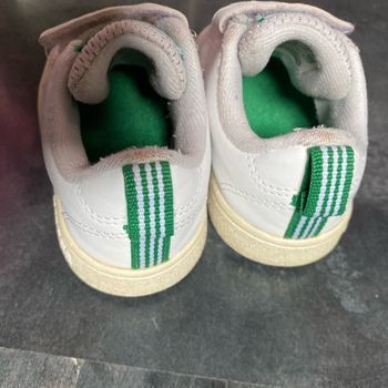 Baskets blanches et vertes fermeture scratch 21 Adidas