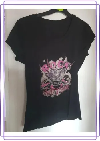 T-shirt taille M avec strass