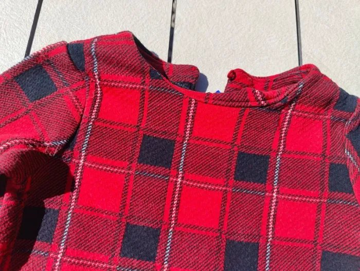 Robe à carreaux rouge et noir 5 ans - photo numéro 2