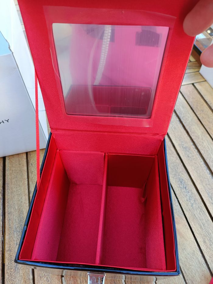 COFFRET A BIJOUX VERNIS NOIR GIVENCHY PARFUMS - photo numéro 4