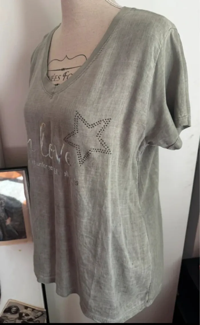 🌿 T-shirt kaki neuf - Angeles Llaz - Lin & détails argentés - Taille M - photo numéro 7