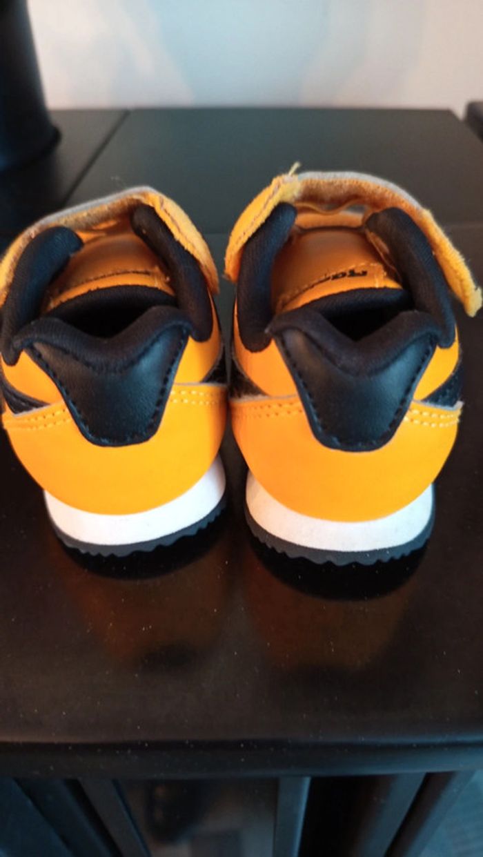 Basket taille 20 neuves - photo numéro 6