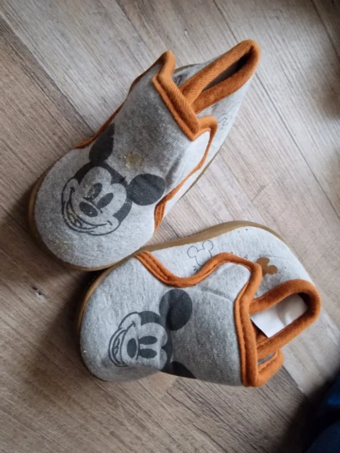 Pantoufle neuve Taille 20