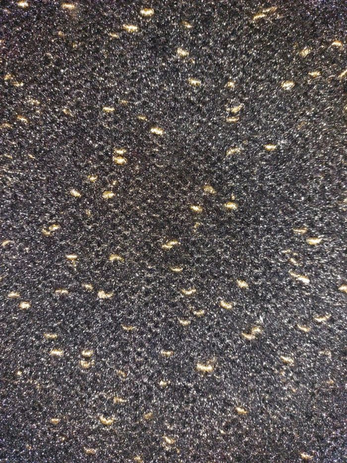 Pull noir poil long  et fil doré - photo numéro 2