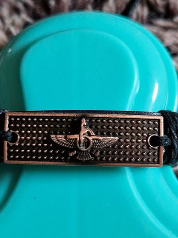 Bracelet reglable en cuir neuf