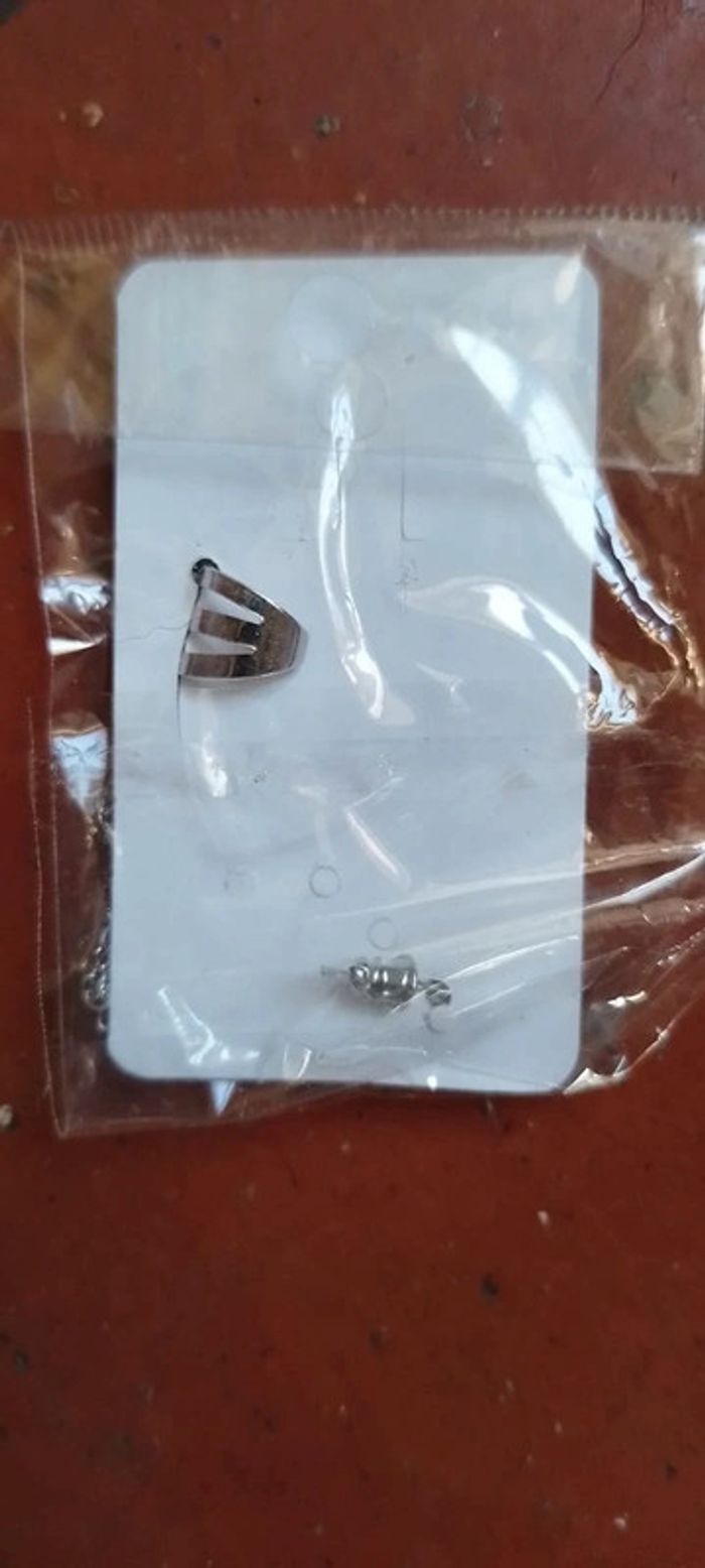 Boucle d'oreille argentée et perle - photo numéro 3
