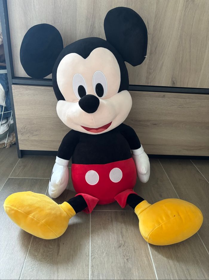 Énorme peluche Disney Mickey Mouse