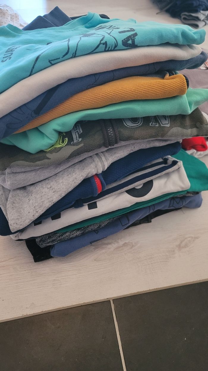 Lot pull et gilet 8 ans - photo numéro 2