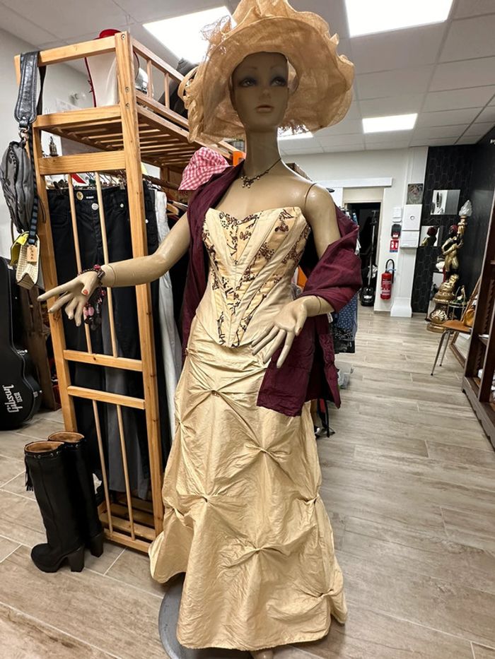 Ensemble jupe + corset + étole - photo numéro 10