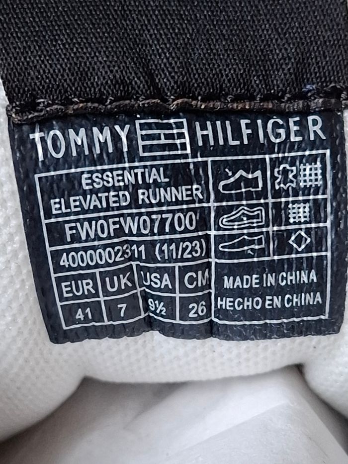 Baskets Tommy Hilfiger t.41 Cuir/daim valeur 140euro jamais porte - photo numéro 3