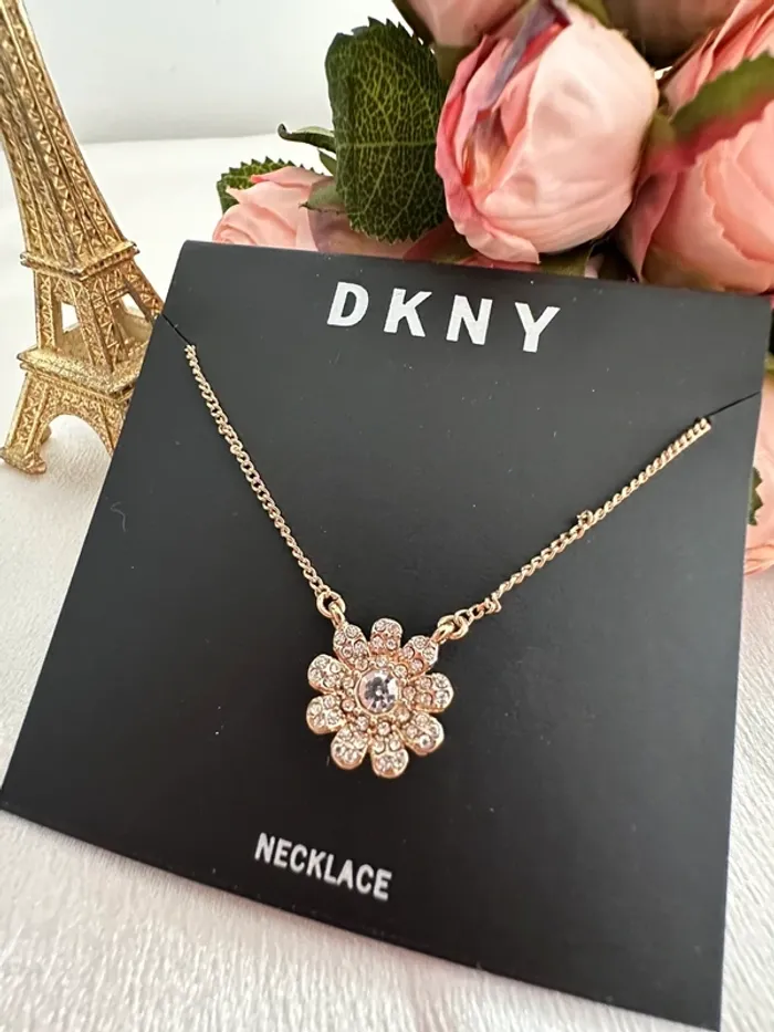 🌸 Collier fleur DKNY doré – Authentique & raffiné 🌸 - photo numéro 2