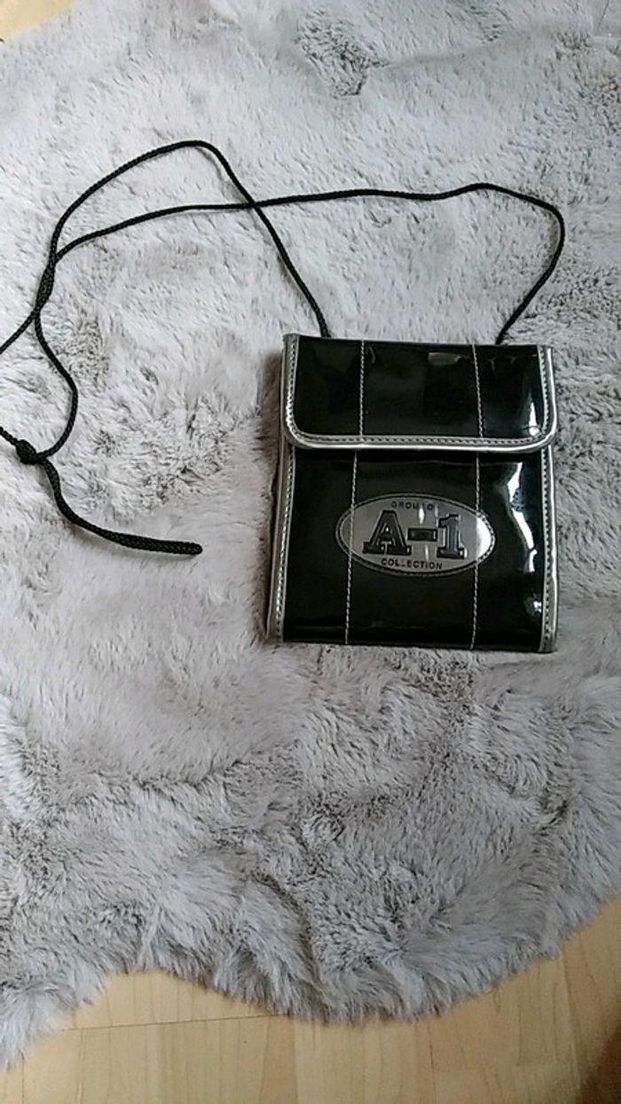 Sac bandoulière porte cartes