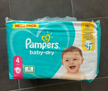 Couches Pampers  baby dry taille 4