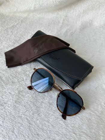 Lunettes de soleil Persol femme – Monture écaille, double pont, verres bleus