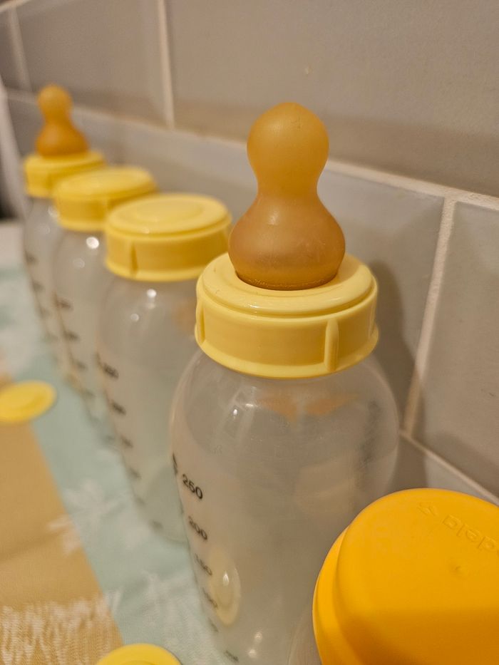 Lot biberons Medela - photo numéro 3