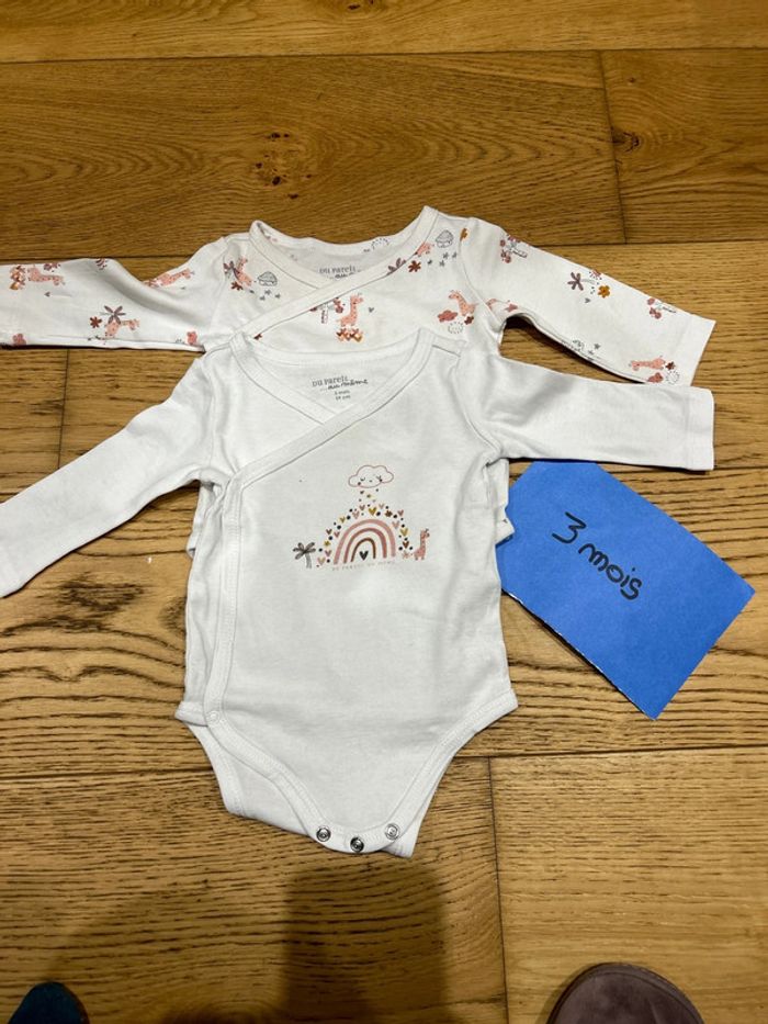 Lot de 2 bodys motif girafes 3 mois