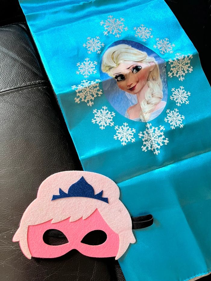 Déguisement composé d’une Cape et d’un masque reine des neiges - photo numéro 2
