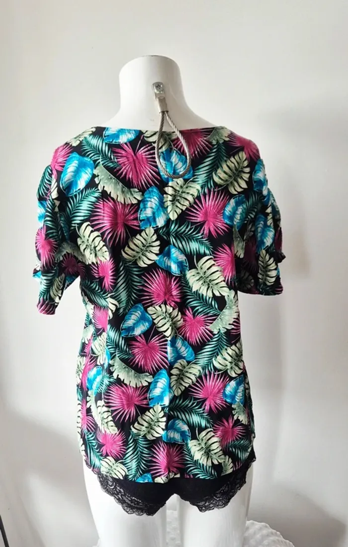 Jolie haut - Tee-shirt taille M - photo numéro 4