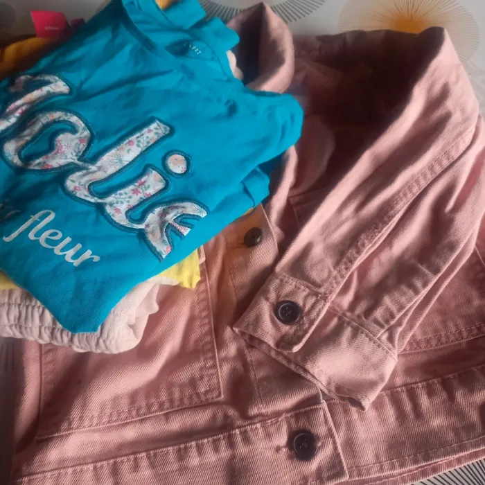 Lot vêtements fille 6 ans - photo numéro 2