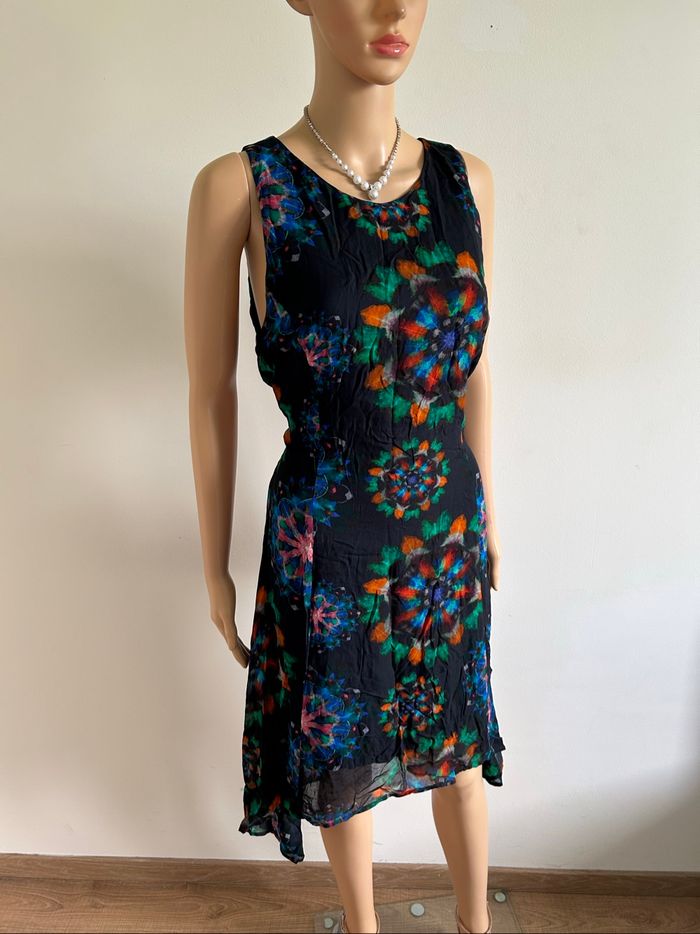 Robe noire et imprimée sans manches Desigual taille 40 jamais portée - photo numéro 2