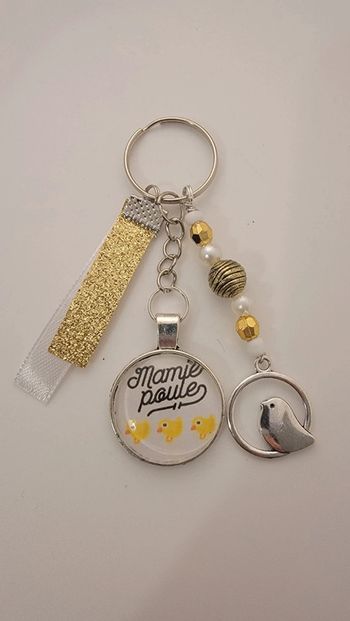 Cadeau mamie,porte clé message bijoux de sac " mamie poule"
